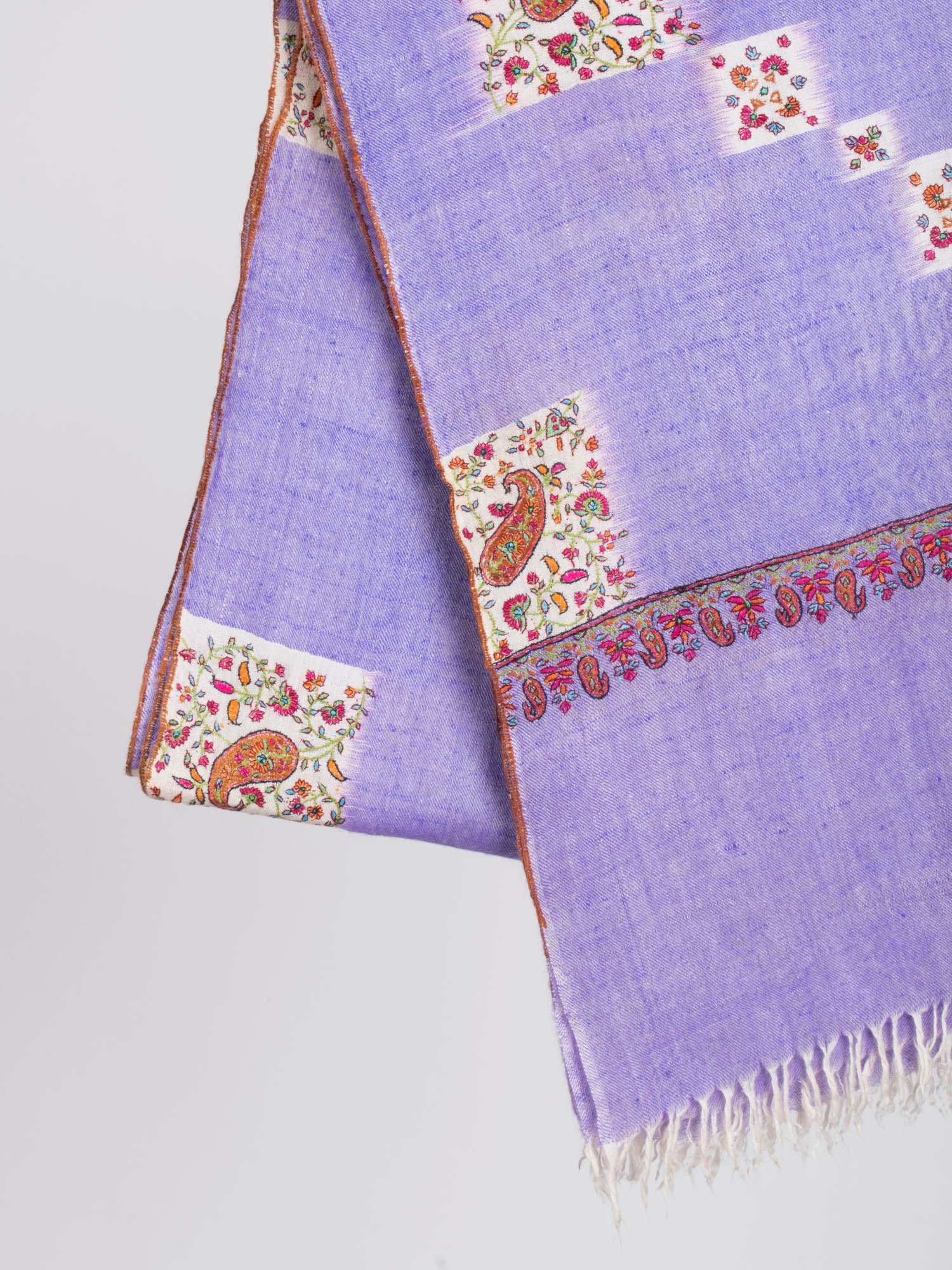 Minimalistic Sozni Embroidered Kashmiri Pashmina Shawl