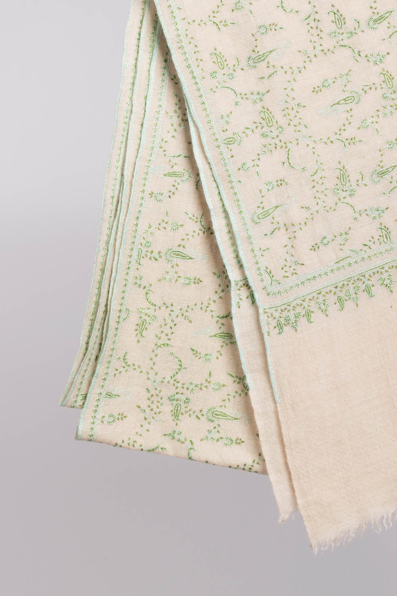 Scialle Pashmina bianco del Kashmir con ricamo verde