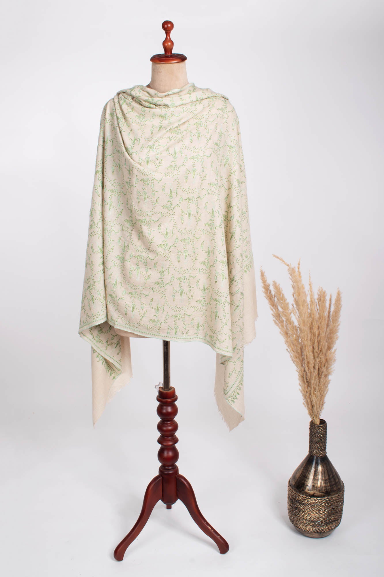 Scialle Pashmina bianco del Kashmir con ricamo verde