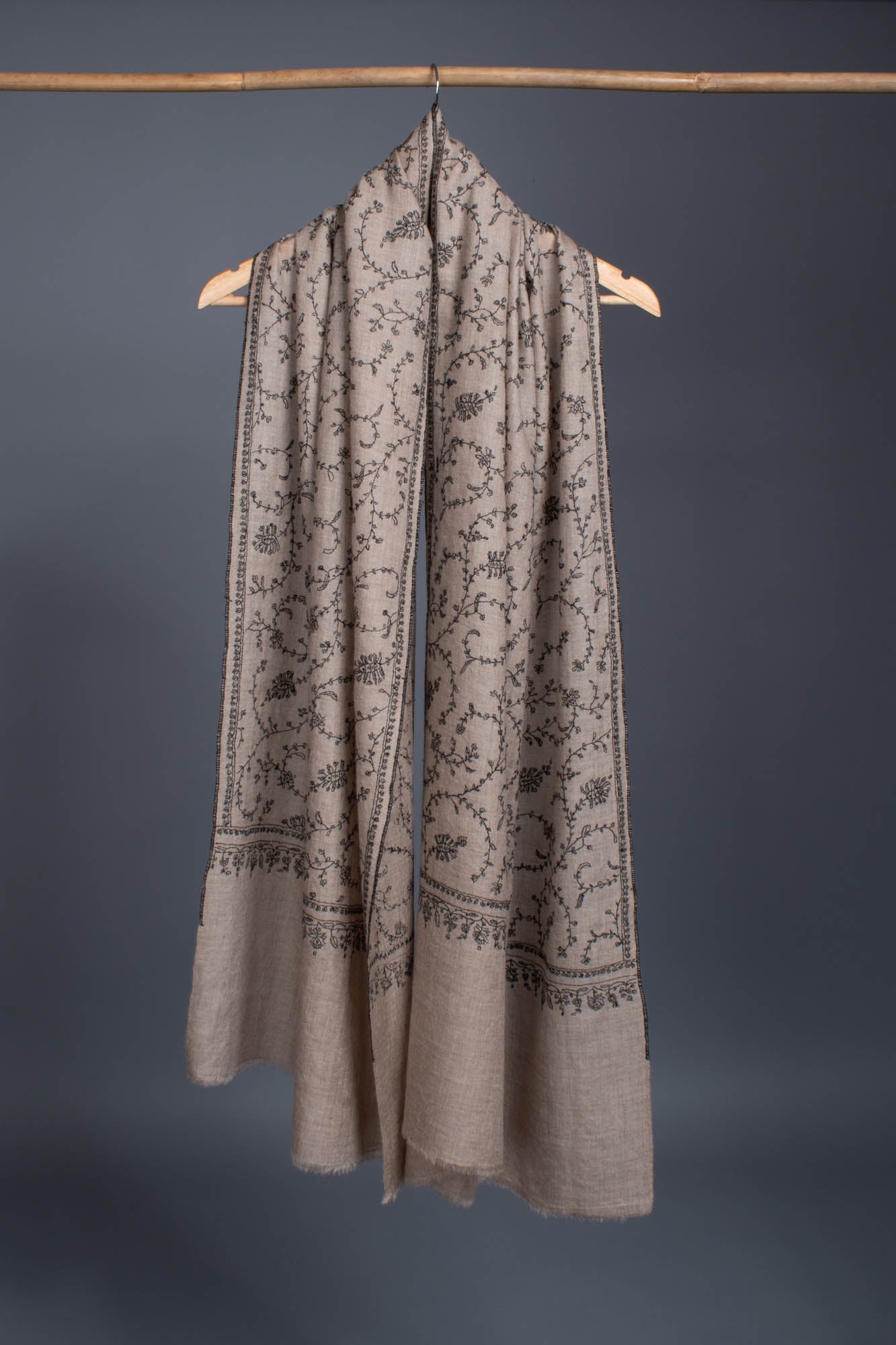 Scarpe de pashmina beige et noire Cachemire - Kaysrsrsberg