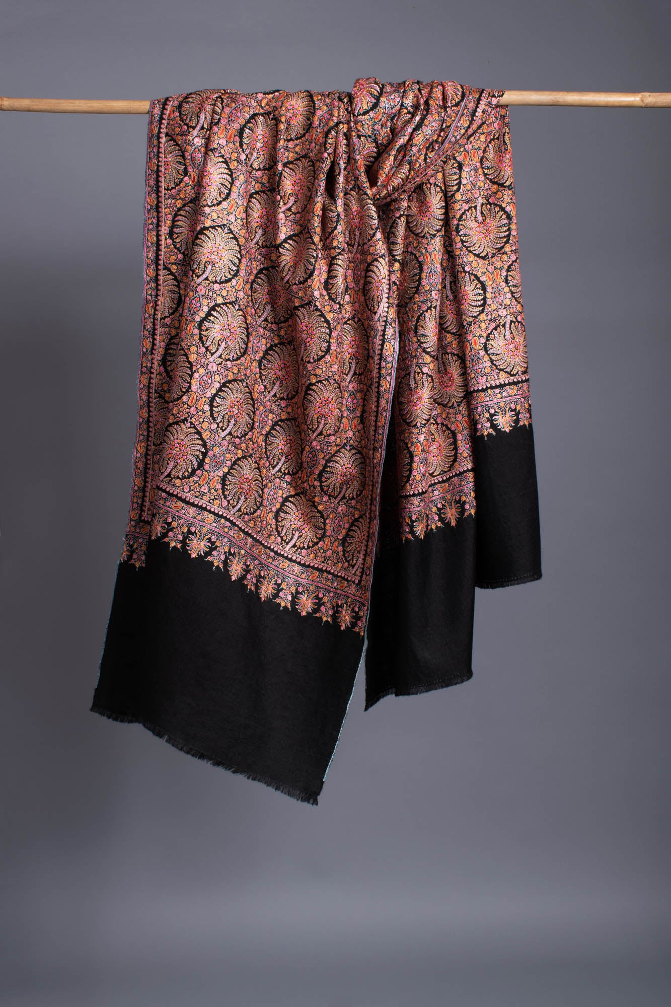 Pashmina Shawl ricamato in seta nera - Abbas